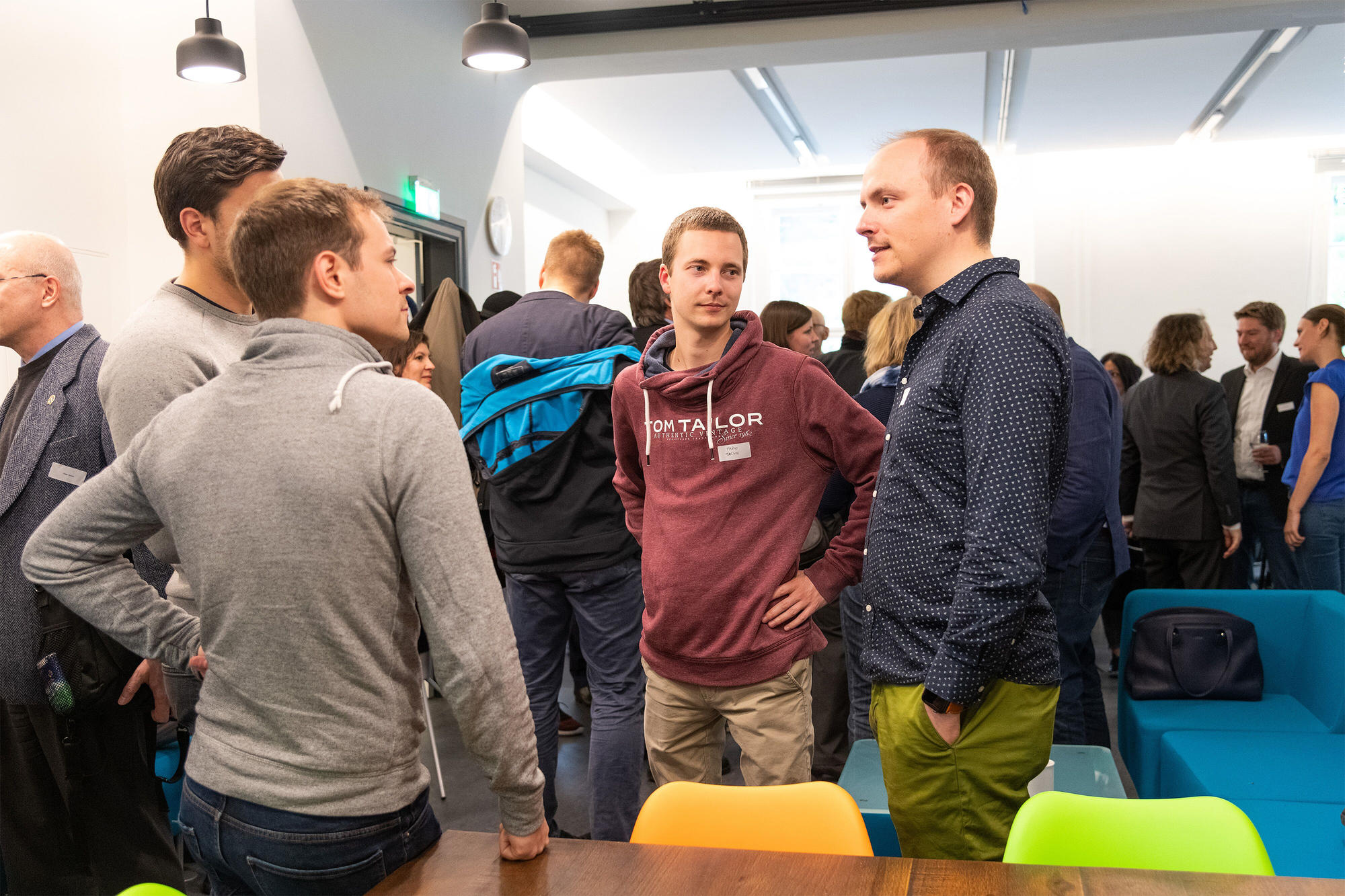 Der Inkubator auf dem Campus der Freien Universität Berlin bietet 21 Büroräume für Gründerinnen und Gründer und einen Co-Working Space mit 32 Arbeitsplätzen. Dort finden häufig Netzwerk-Veranstaltungen statt.