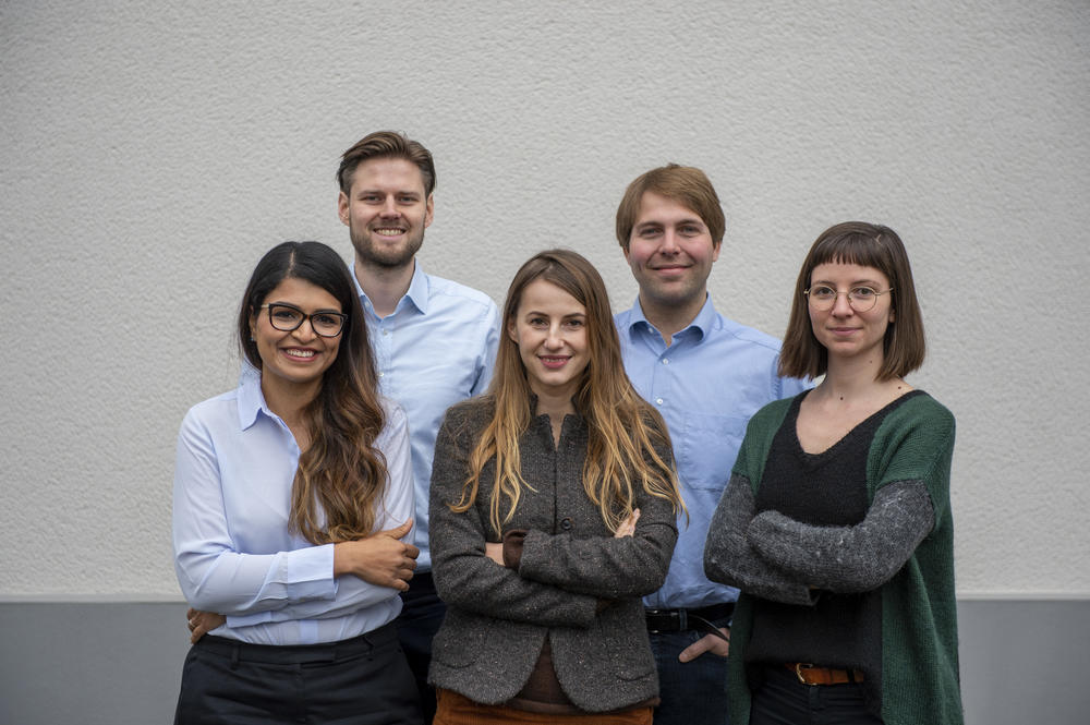 Dr. Reem Alneebari, Tobias Seidl, Ekaterina Messchischwili, Oliver Welter und Zeynep Ergin  (v.l.n.r.) von Nia Health.