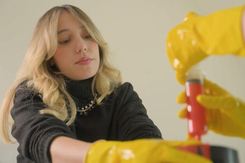 Mit ihrem Team CupGuard entwickelte Öykü einen auslaufsicheren Silikonüberzug für Trinkflaschen.