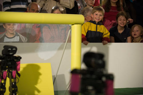 Bei den Wissenschaftstagen im Berliner Südwesten präsentierten sich auch die Fußballroboter der Freien Universität.