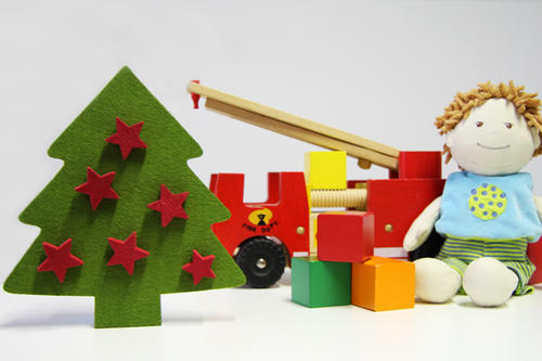 Feuerwehrautos für Mädchen und Puppen für Jungen? Spielzeug wirkt sich auf das Erlernen von Geschlechterrollen aus, sagt die Psychologin Bettina Hannover.