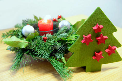 Über viele Jahrhunderte galt der Advent als Zeit der Stille und des Fastens - damit hat die heutige Vorweihnachtszeit nicht mehr viel zu tun, sagt der Theologe Rainer Kampling.