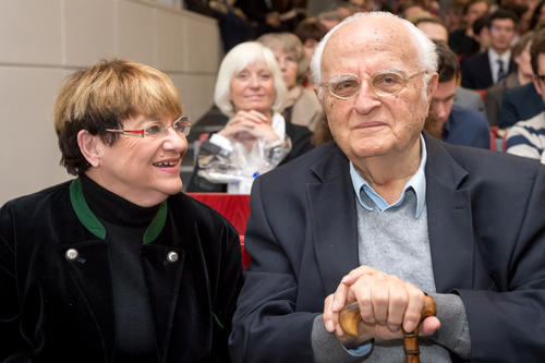 Gekommen, um zu gratulieren: „Matrikelnummer 1“ Karol Kubicki mit seiner Ehefrau Petra.