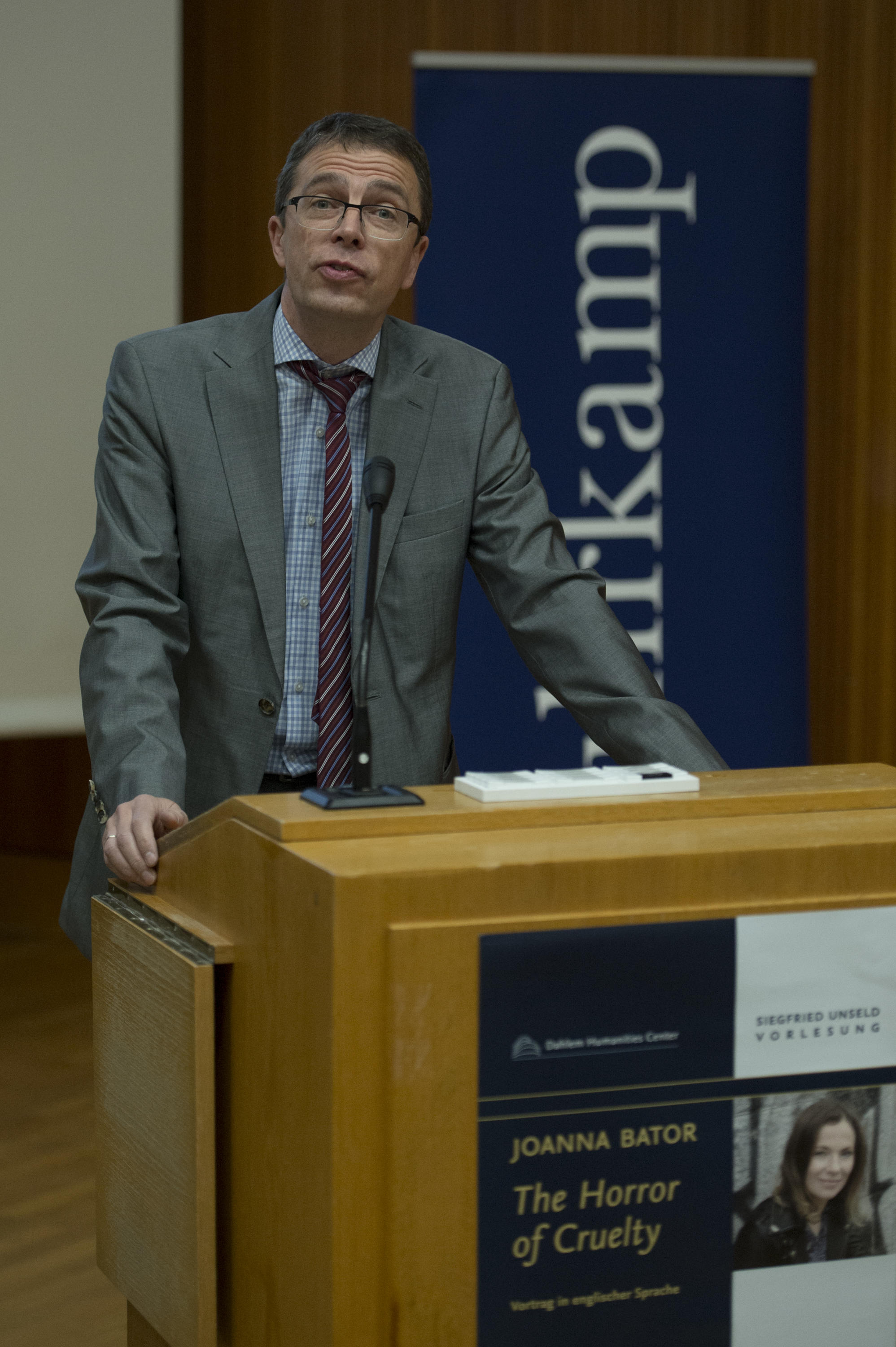 Begrüßte Joanna Bator zur Siegfried Unseld Vorlesung: Professor Paul Nolte. Der Historiker ist Sprecher des Dahlem Humanities Centers, das die Veranstaltung ausrichtet.