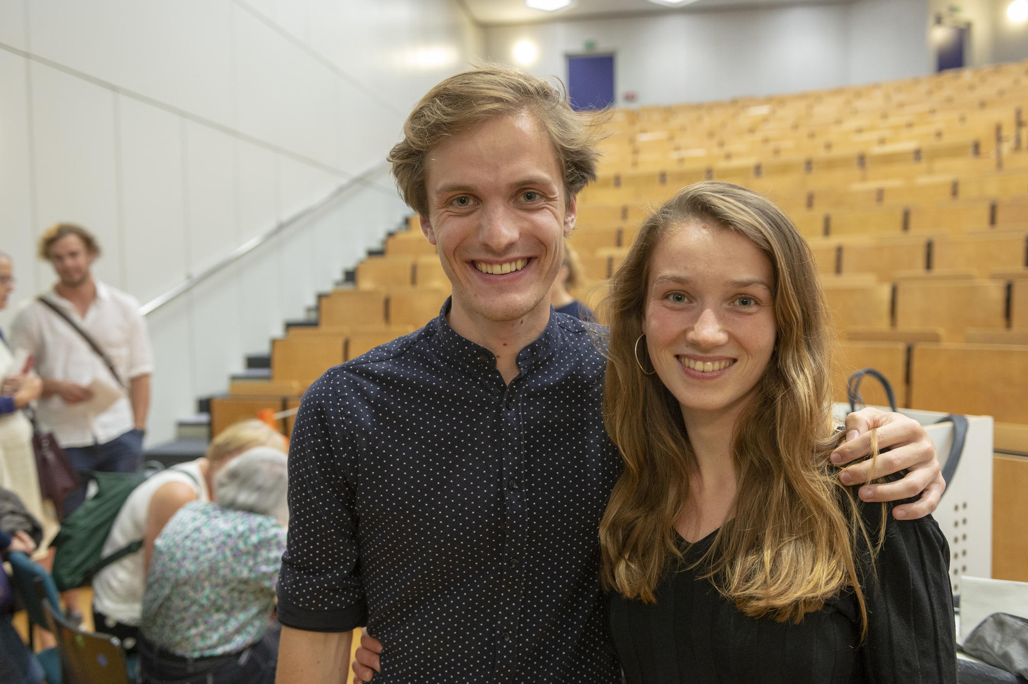 Die Studierenden Vincent Bruckmann und Janne Schleifer hatten den Vortrag an der Freien Universität organisiert.