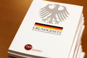 146 Artikel: Im Gebäude der Pädagogischen Hochschule Bonn wurde am 23. Mai 1949 das Grundgesetz unterzeichnet. Aus Anlass des Jubiläums organisierte Politikprofessorin Dr. Sabine Kropp eine Tagung im Bundesrat.
