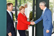 Bei der Jahrestagung der Alexander-von-Humboldt-Stiftung: Universitätspräsident Prof. Dr. Günter M. Ziegler (r.) begrüßte Bundeskanzlerin Dr. Angela Merkel und AvH-Präsident Prof. Dr. Hans-Christian Pape an der Freien Universität.
