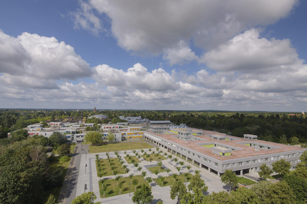 An der Freien Universität Berlin wurde im Jahr 2001 ein umfassendes Energiemanagement eingeführt – mit großen Einsparungen, die das Budget der Hochschule entlasten und einen Beitrag für den Klimaschutz leisten.