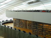Vor der Pandemie nutzten im Durchschnitt mehr als 2000 Besucherinnen und Besucher täglich die Bibliothek, ...