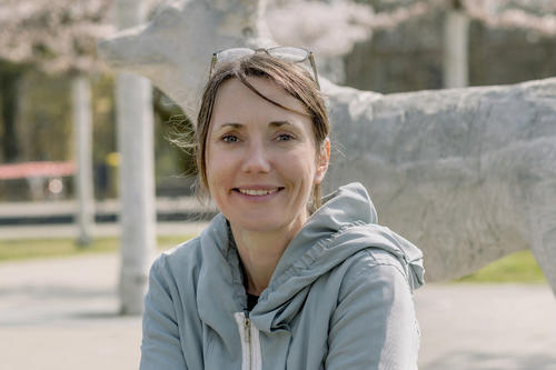 Porträt von Sabine Heckmann, die die Ausschreibung des Nachhaltigkeitswettbewerbs FUturist koordiniert