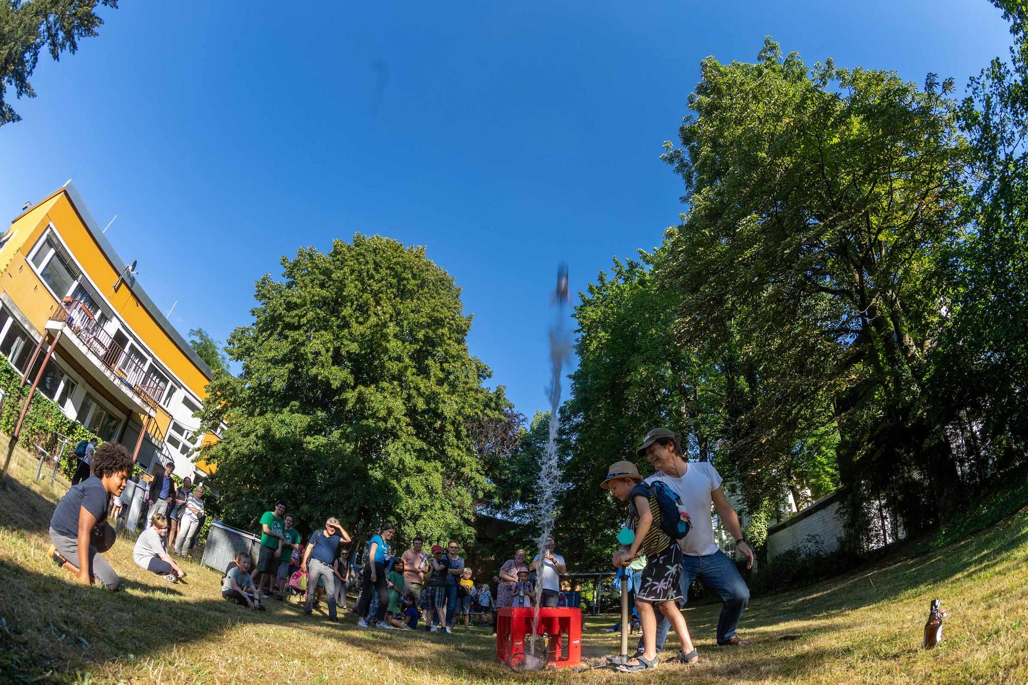 Mit einfachen Mitteln konnten kleine Raketen gebaut und in den Berliner Himmel geschossen werden.