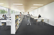 Insgesamt stehen in der frisch sanierten Bibliothek 360 Arbeitsplätze zur Verfügung.