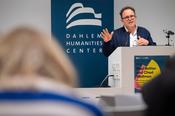 Vor 15 Jahren wurde das Dahlem Humanities Center gegründet. Chad Wellmon von der University of Virginia war Gastredner bei der Jubiläumsfeier.