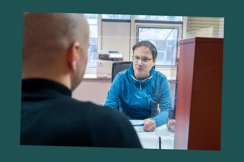 Beschäftigte und Studierende erhalten den Account zur Nutzung aller digitalen Dienstleistungen der Freien Universität inzwischen automatisiert online, der Benutzerservice der ZEDAT ist aber immer noch Anlaufstelle für Fragen zu Account und Passwort.