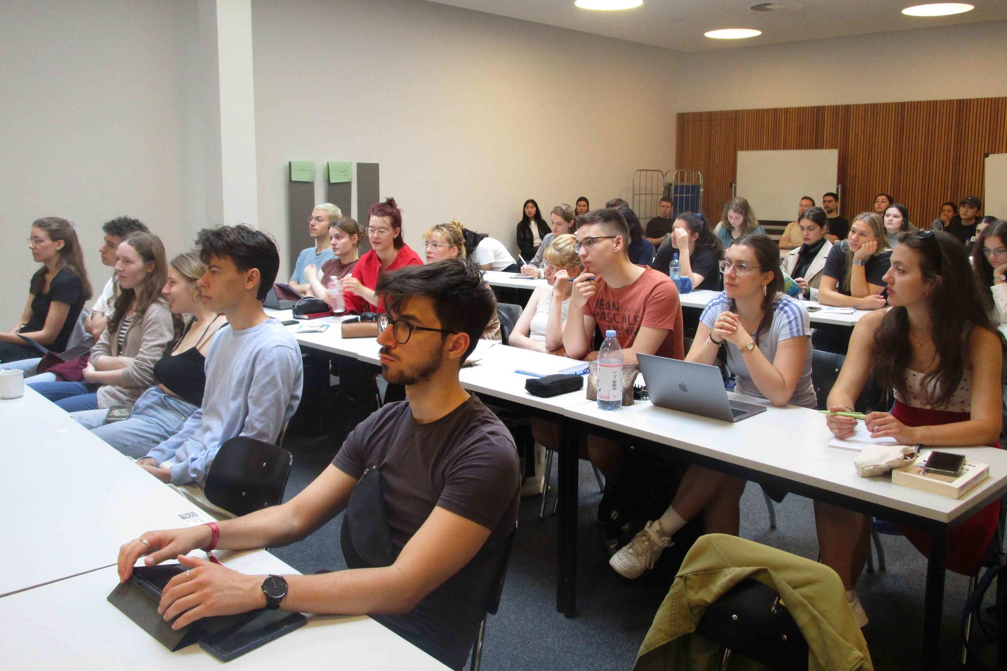 Beim Go out Day im Rahmen der International Week konnten sich Studierende über die Möglichkeit, im Ausland zu studieren, informieren.