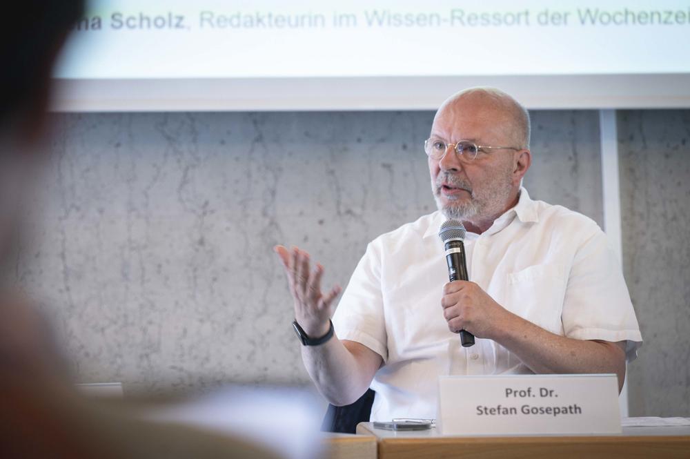 Professor Stefan Gosepath specializes in practical philosophy.