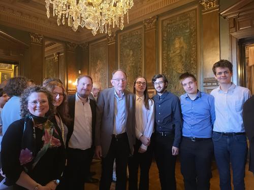 Team Chefkoch mit Abelpreisträger Gerd Faltings (v. l.): Marita Thomas (Professorin für Mathematik, FU Berlin), Alina Koch, Marcel Pietschmann (Heinrich-Hertz-Gymnasium), Gerd Faltings, Nikolai Melnik, Oskar Schories, Dmitry Dollmeier, Justus Morper