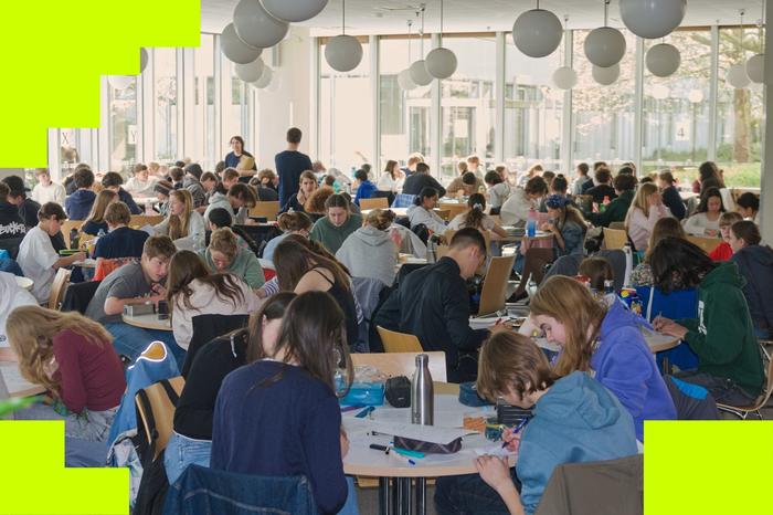 Mathe in der Mensa: Mehr als 200 Schülerteams in drei Alterskategorien traten gegeneinander an