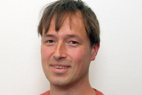 Dieter Braun ist Professor für Physik an der Ludwig-Maximilians-Universität München. Er wurde 1970 in Schwenningen am Neckar geboren und studierte Physik in Ulm.