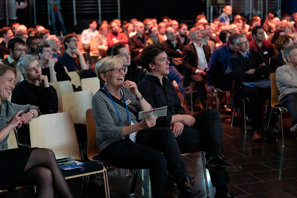 Das Publikum war bei Science Slam und Percussion-Einlage gut unterhalten.