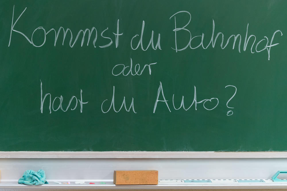 Kiezdeutsch, Hochdeutsch und andere Sozio- und Dialekte sind Varianten des Deutschen. Für viele Sprecherinnen und Sprecher ist der Wechsel zwischen den Varianten leicht möglich. Daneben werden in Berlin zahlreiche andere Sprachen gesprochen.