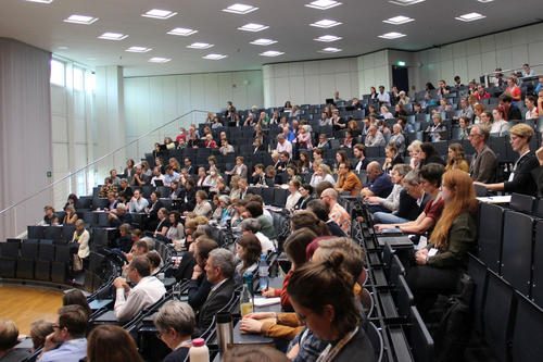 Im Hörsaal 1a in der Rostlaube begrüßte Günter M. Ziegler rund 450 Gäste zu den Berliner Open-Access-Tagen.