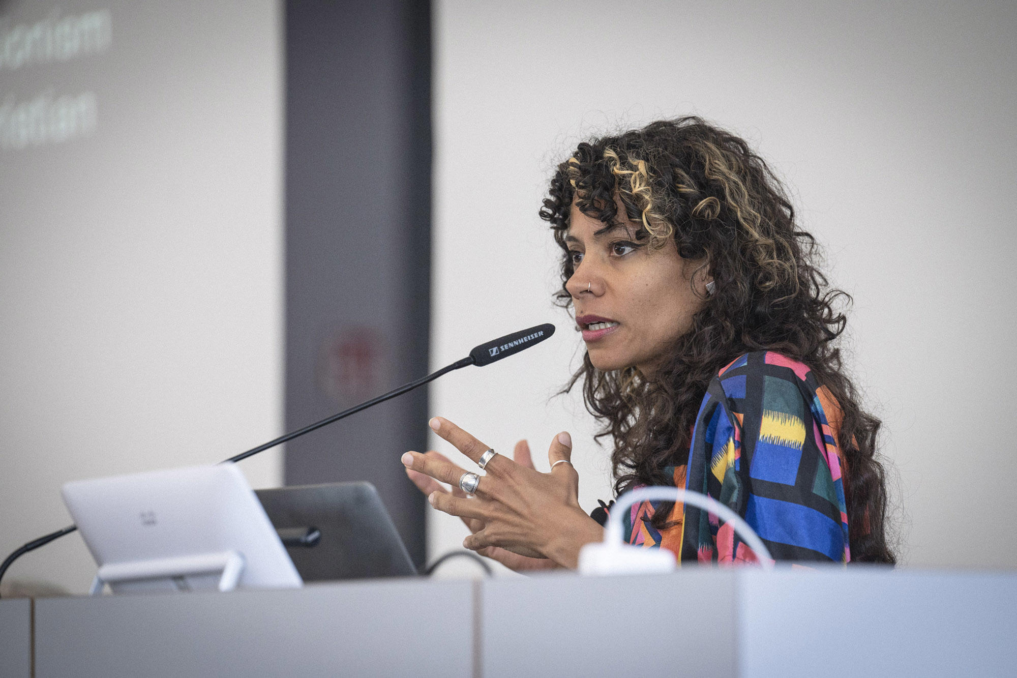 Emilia Roig warnte davor, Antizionismus mit Antisemitismus gleichzusetzen.