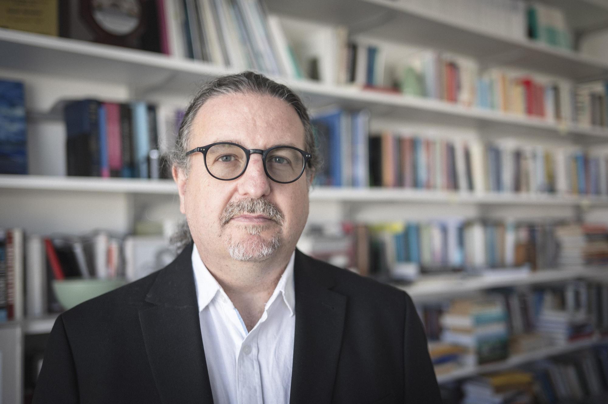 Gregory Jackson ist Soziologe und Professor für Betriebswirtschaftslehre an der Freien Universität Berlin