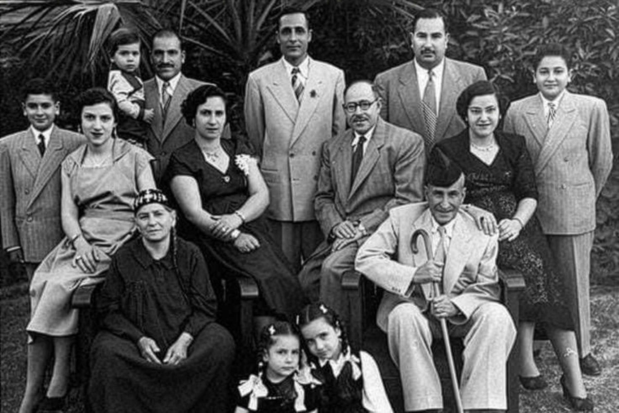 Die Familie Mu’allem 1953 in Bagdad. Assaf Bar-Moshes Mutter ist das kleine Mädchen vorne rechts.