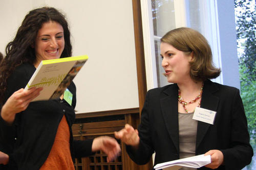 Angela Salman (r.) koordiniert das Mentoring-Programm DREAM.