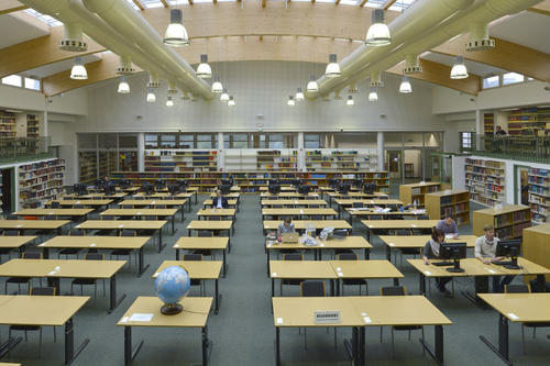 Bis zum 19. Dezember können in diesem Jahr noch Bücher aus den Bibliotheksbeständen ausgeliehen werden. Während des Betriebsurlaubes sind die Bibliotheken geschlossen.