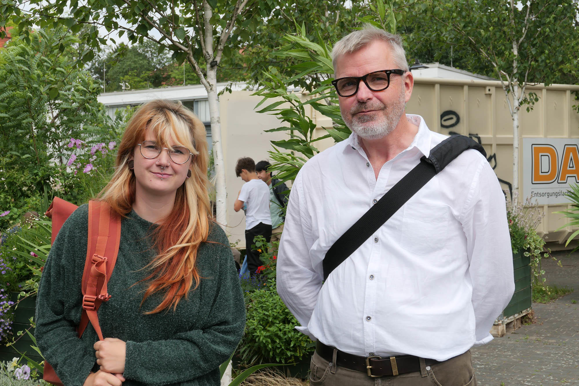 Die Freiheit zu forschen: Studentin Marie und Lehrer Lukas Pauli haben die Schüler*innen eigene Wege gehen lassen.
