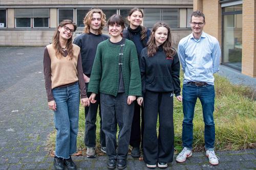 Freitagnachmittag steht die Rettung der Welt auf dem Stundenplan: (v.l.n.r.) Elina Zlatanova , Jonas Lehmann, Elisa Schwiegelshohn, Marie-Sophie Gränert, Anastasia Turta und Florian Heyd.