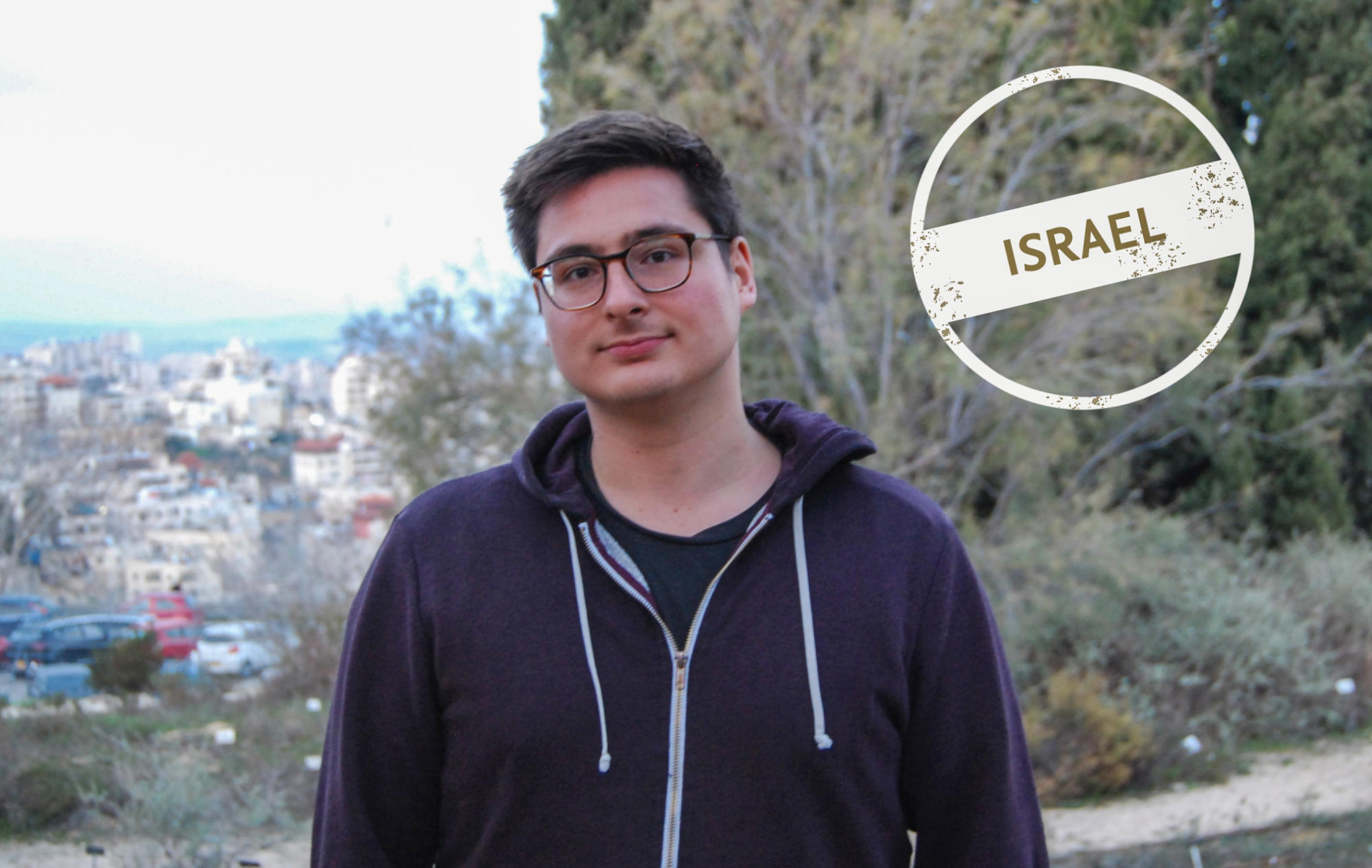 Das Bild zeigt Julian Jestadt im Botanischen Garten in Jerusalem. Die 1931 begründete Anlage befindet sich auf dem Campus der Hebrew University.