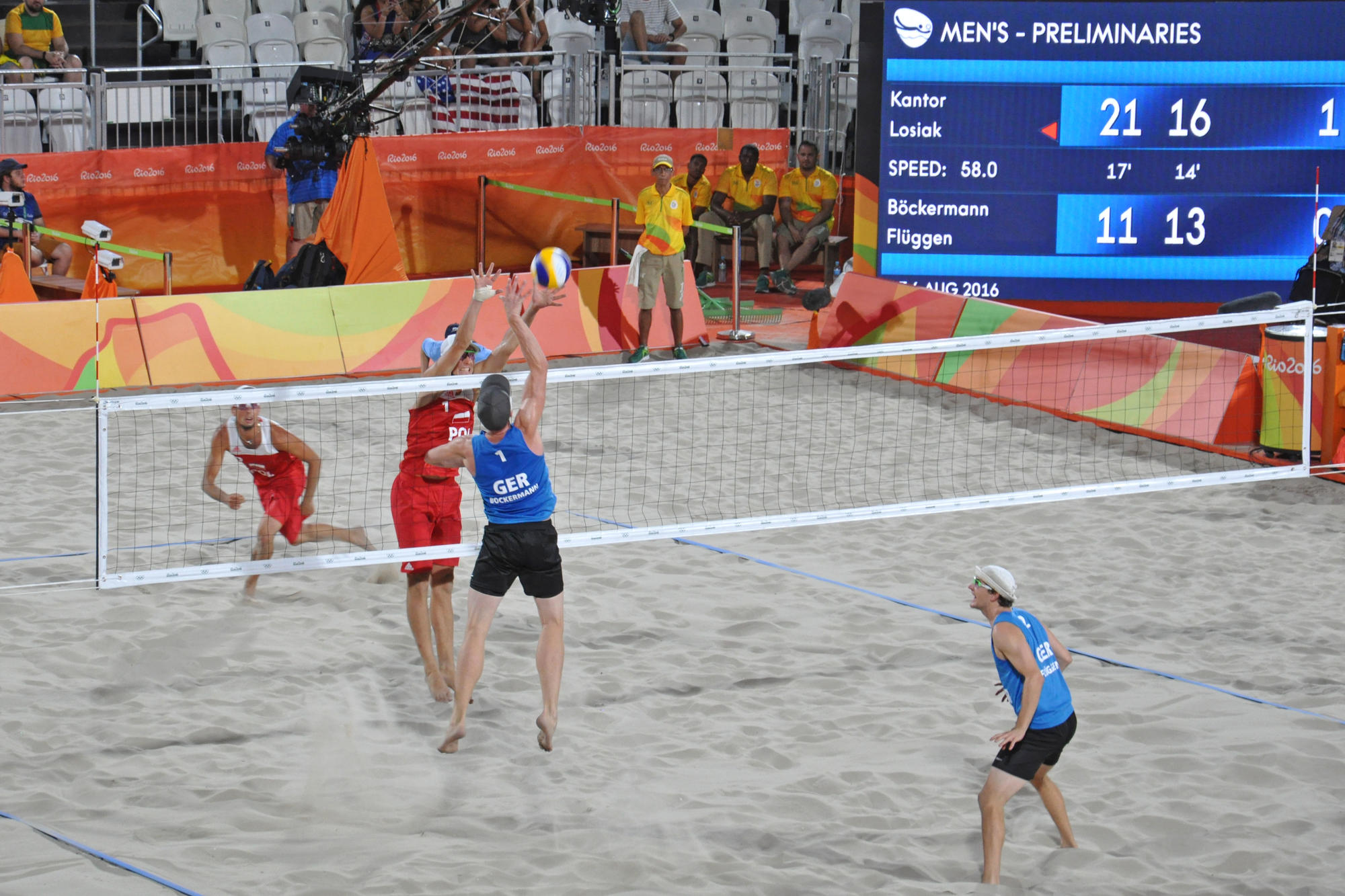 Beim Turnier der deutschen Beachvolleyballer bei den Olympischen Spielen in Rio war Nora Jacobs live dabei.