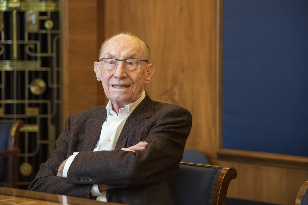 Edzard Reuter, Alumnus und langjähriger Begleiter der Freien Universität Berlin. Das Bild zeigt ihn im Oktober 2020 bei der Aufnahme eines Videogesprächs für das Portal Erlebte Geschichte.
