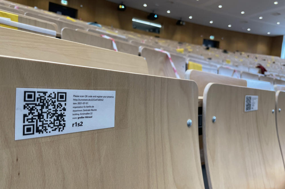 The app uses QR codes assigned to specific seats and computes the distances between the people in the contact lists.