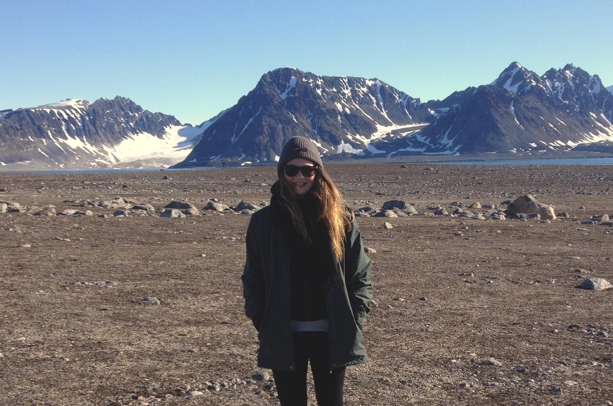 Janna Einöder decided to spend a semester abroad in Spitsbergen. The Norwegian island group is located in the North Atlantic and Arctic Oceans. She is shown here on Amsterdamøya, an uninhabited island in the extreme northwest of Spitsbergen.