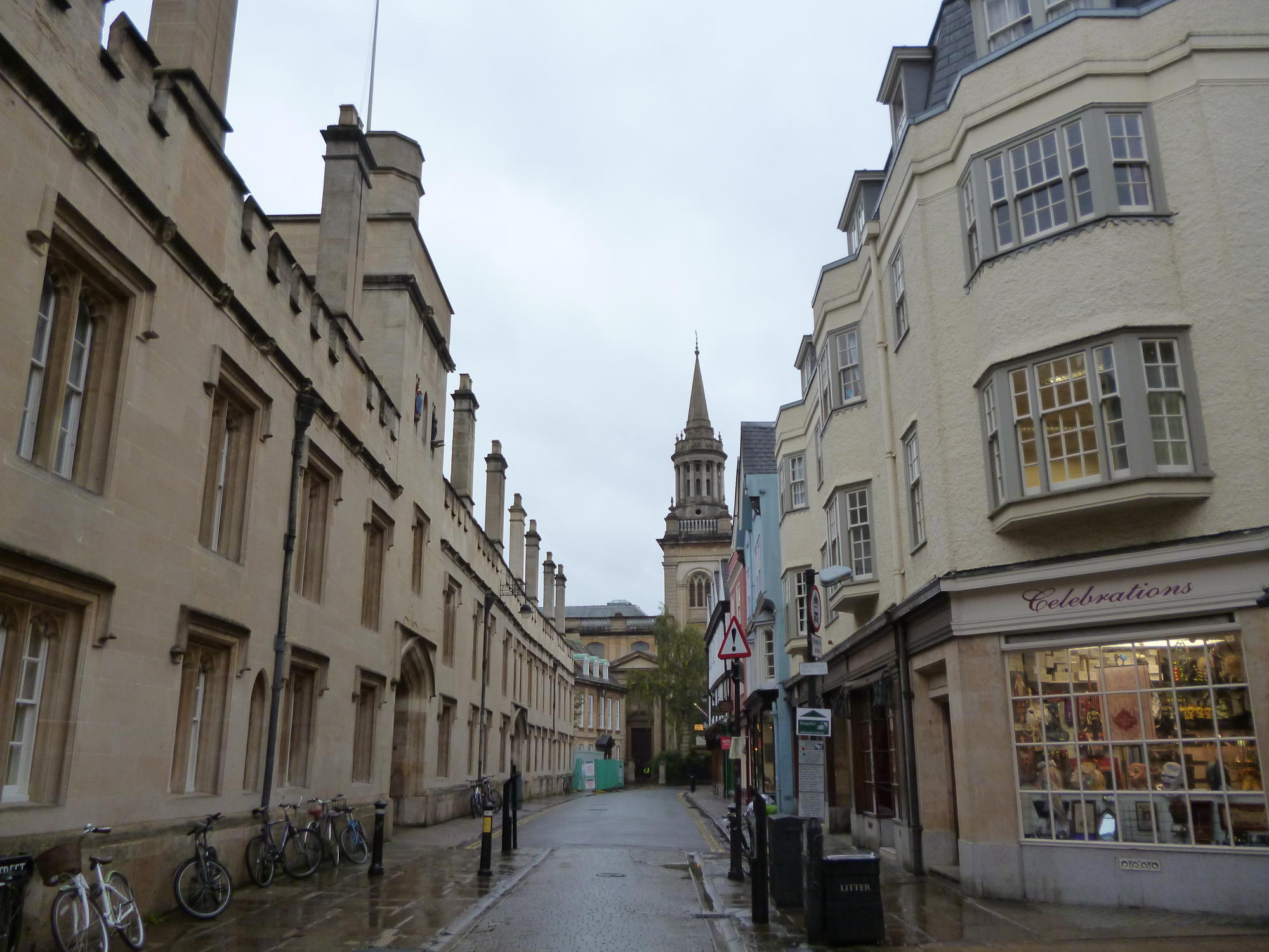 In the middle of town: Turl Street in typical rainy English weather, with the entrance to Lincoln College on the left and the tower of the impressive College Library at the centre.