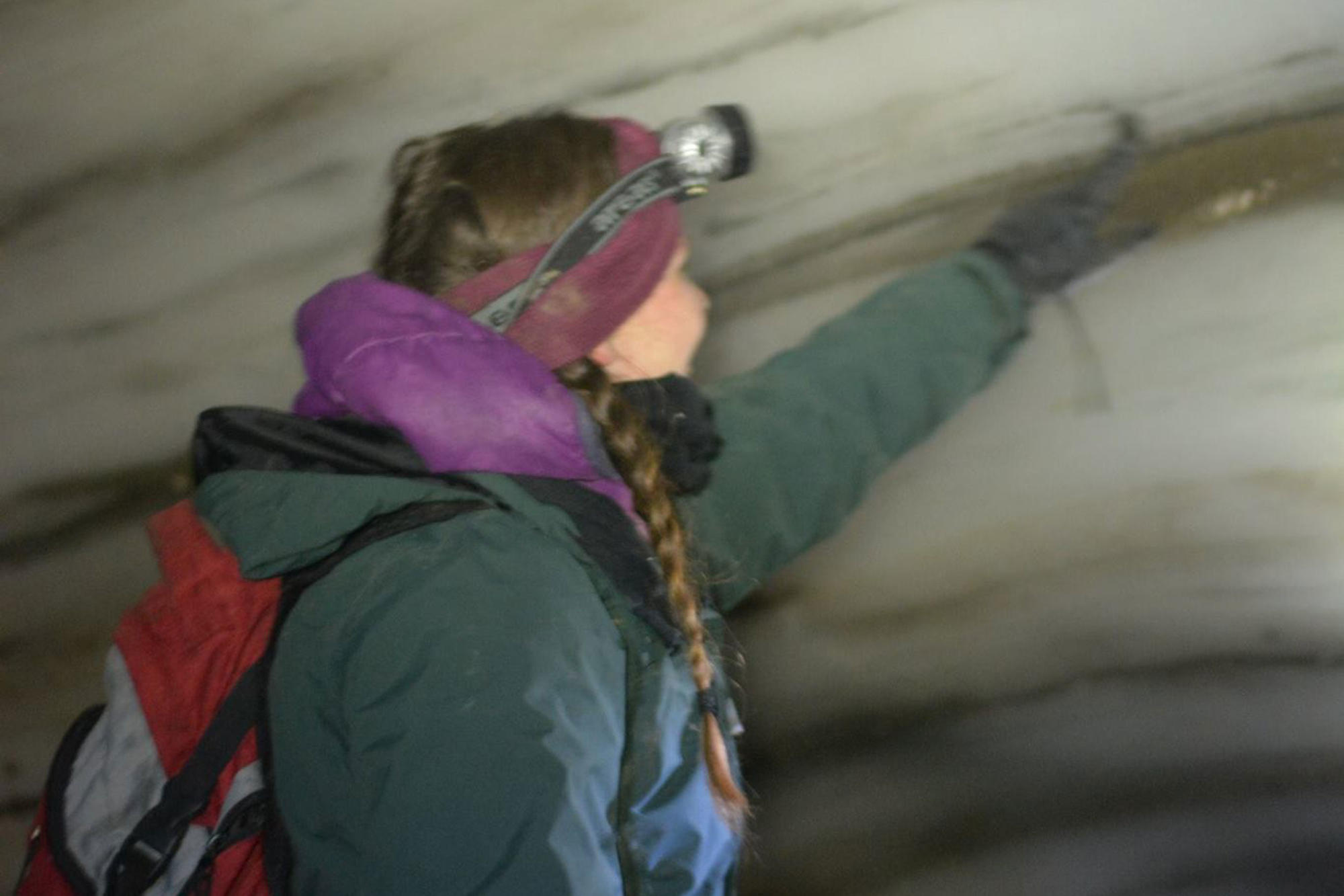 Structures in the ice give a picture of the glacier’s history.