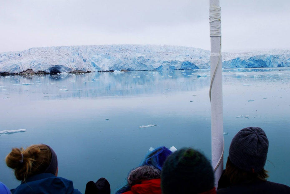 The Smeerenburg Glacier in all its colors.