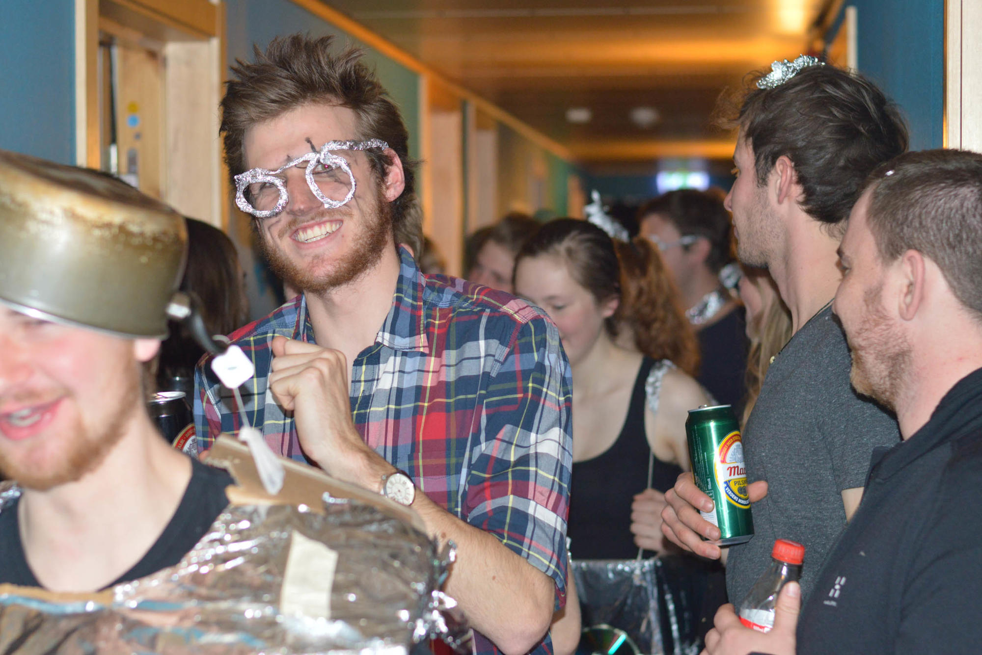 Between jungle and spaceship: In a “kitchen to kitchen party,” guests roam from kitchen to kitchen and sample the foods on offer.