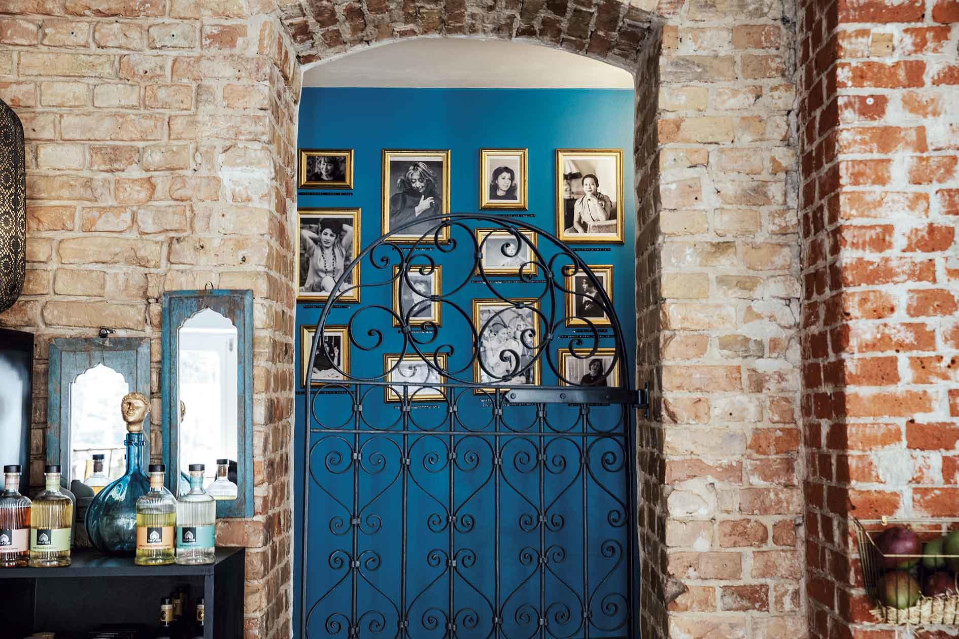 Almost all of the Food Lab's furnishings come from Iran: the iron gate to the checkroom, for example, is an original garden gate, and the recurring blue color is meant to recall the small pools of water in Iranian front gardens.