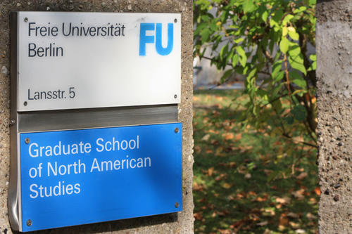 The Graduate School of North American Studies offers dissertation grants and stipends for researchers at the postdoctoral level.