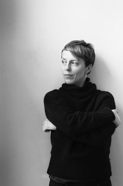 Die preisgekrönte ungarische Künstlerin Eszter Salamon konnte als Valeska-Gert-Jubiläumsgastprofessorin gewonnen werden.