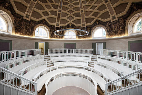 Die ehemalige Königliche Tierarzneischule mit Anatomischem Theater wurde von 1789 bis 1790 von Carl Gotthard Langhans im Auftrag von König Friedrich Wilhelm II. entworfen und gebaut.