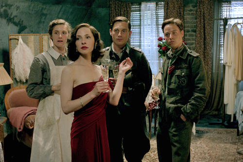 Als das polnische Fernsehen im vergangenen Jahr den ZDF-Dreiteiler „Unsere Mütter, unsere Väter“ zeigte, entstand dort ein lebhafte Diskussion über die Beteiligung Polens an den nationalsozialistischen Verbrechen.