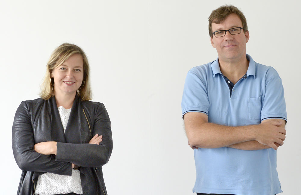 Die Romanistin Anita Traninger hat sich mit Gelehrten- Debatten im Mittelalter und in der Frühen Neuzeit befasst; Markus Hesselmann moderiert als Online-Chefredakteur beim Berliner Tagesspiegel täglich Debatten im Internet.