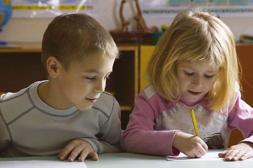 Die technische Infrastruktur einer sich globalisierenden Stadtregion sollte hervorragend sein. Besonderes Augenmerk sollte auch Bildungseinrichtungen gelten sowie Kommunikation und Unterhaltung.