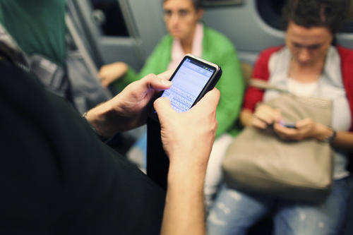 Handys mit Internetzugang sind heute weit verbreitet.